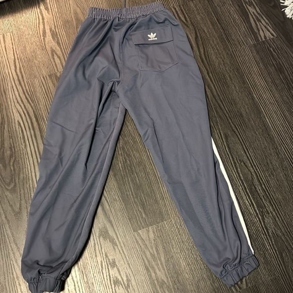 🍍ADIDAS YOUTH SWEAT PANTS🍍Sz 6/gray/blue color - Picture 3 of 3